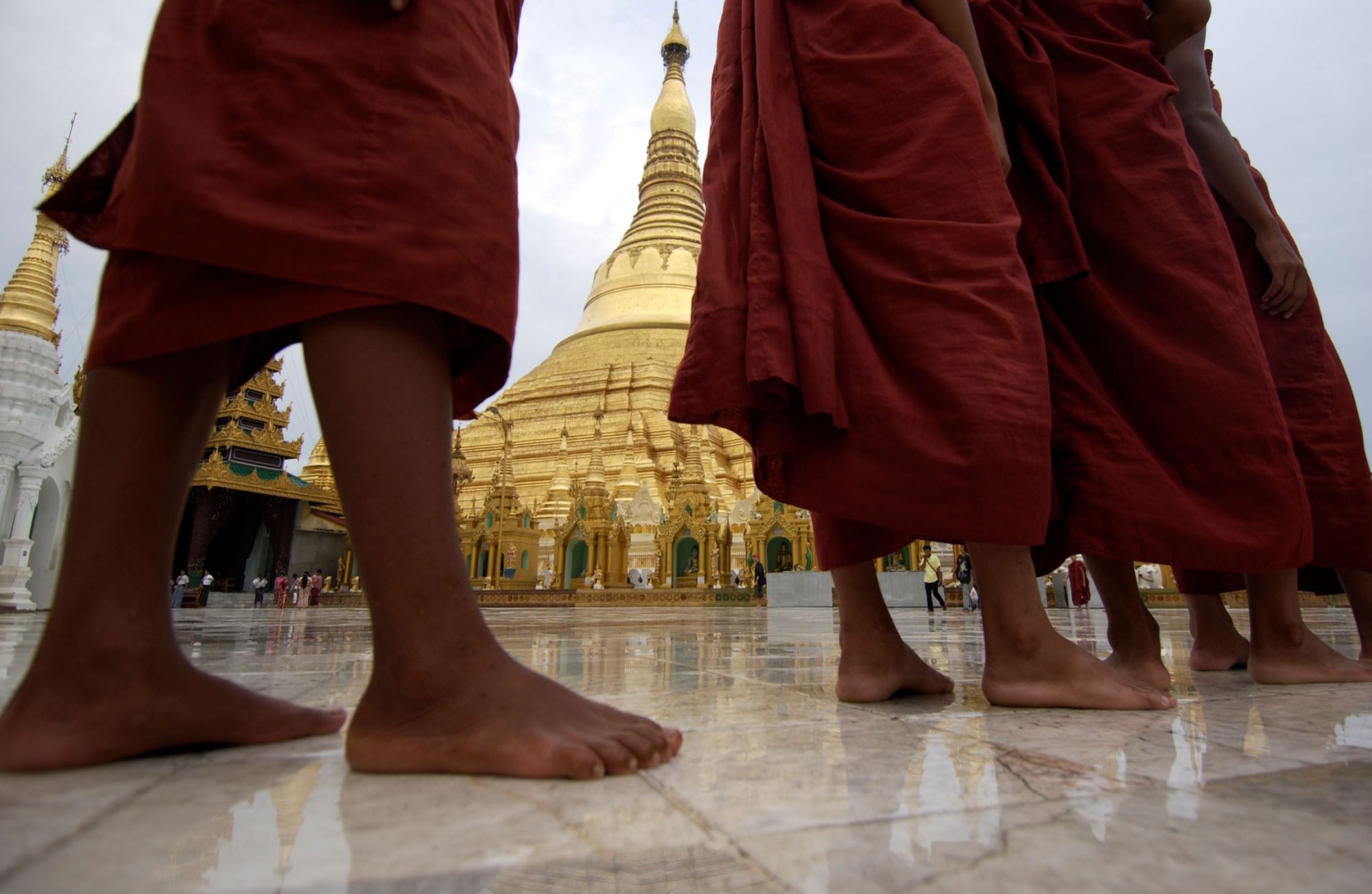 Buddhismus In Myanmar Mönche In Der Shwedagon