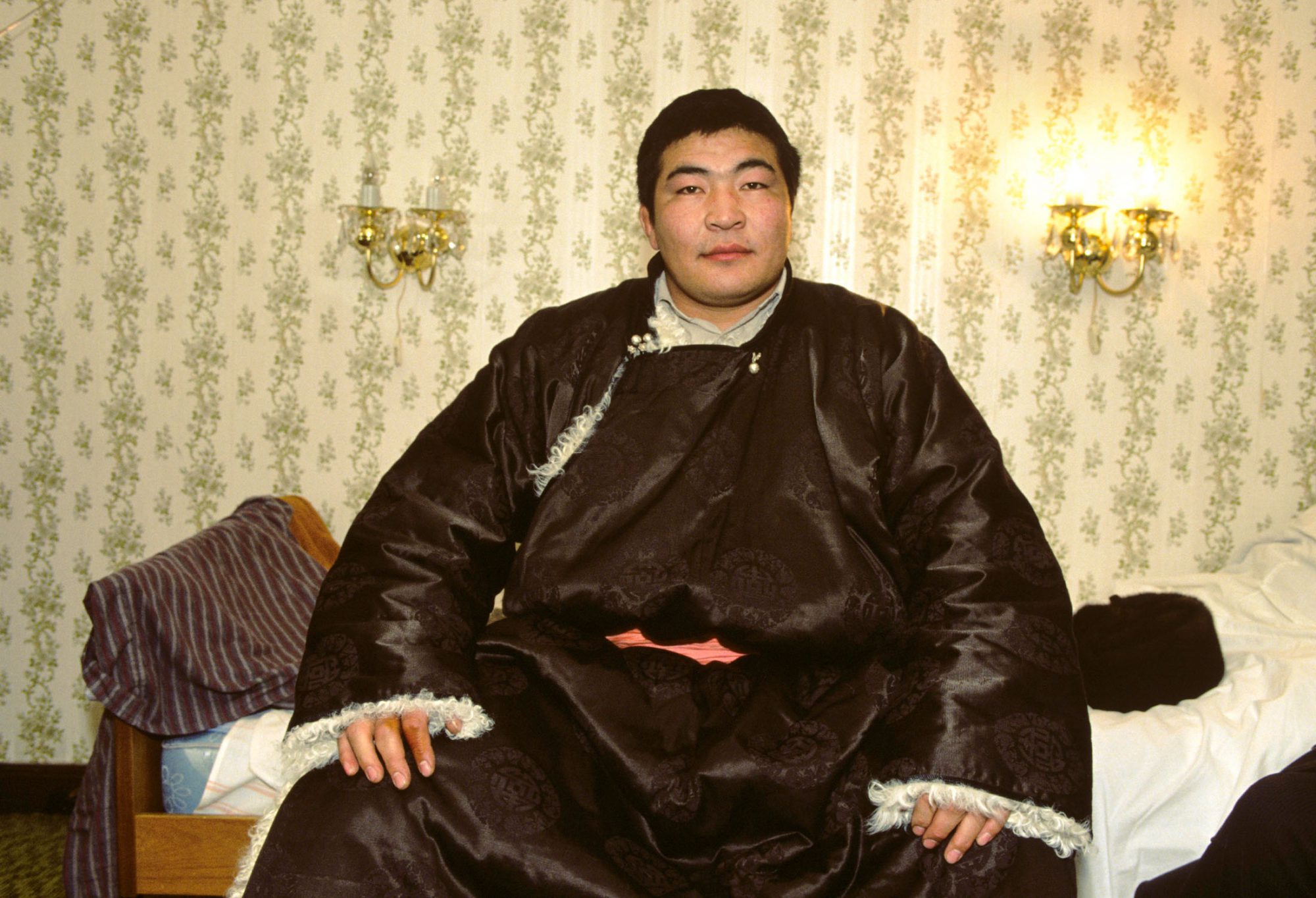 Bat ERDENE, Ringer vor einem Wettkampf im Hotel in Ulan Bator, der Hauptstadt der Mongolei